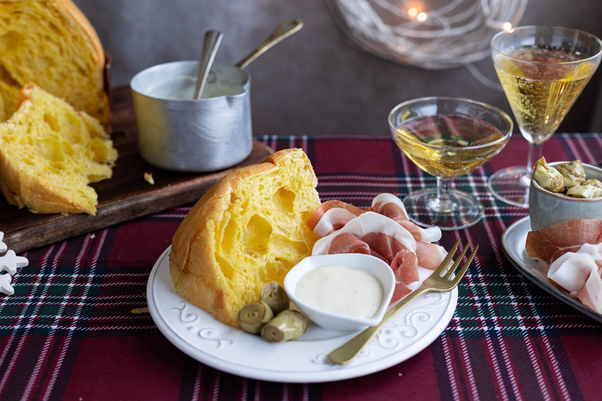 SAVORY PANETTONE with béchamel and Parma ham